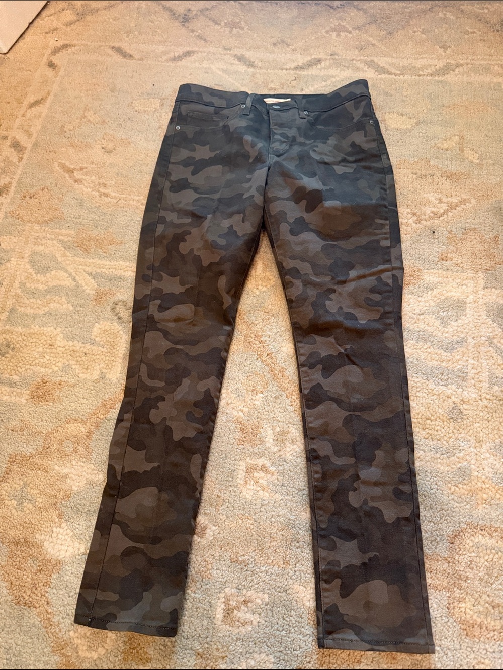 Levi's Women's Skinny Camo Pants size 30 / 32
